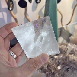 Pyramide en Cristal de Roche - 415 Grammes