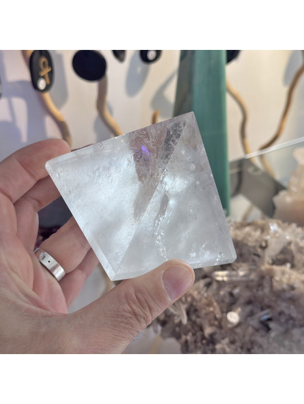 Pyramide en Cristal de Roche - 415 Grammes