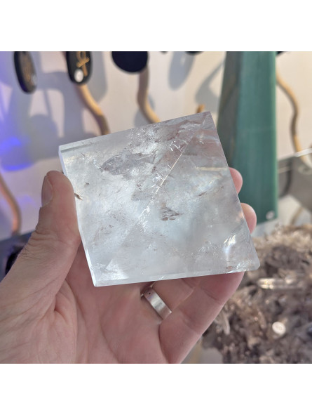 Pyramide en Cristal de Roche - 415 Grammes