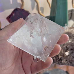 Pyramide en Cristal de Roche - 415 Grammes