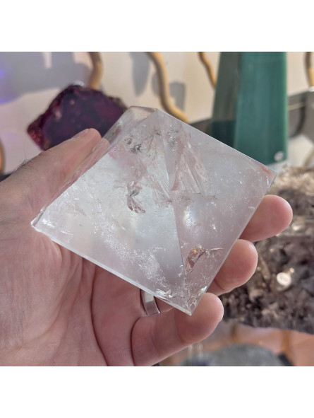 Pyramide en Cristal de Roche - 415 Grammes