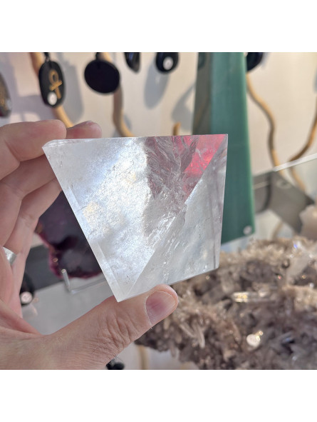 Pyramide en Cristal de Roche - 415 Grammes
