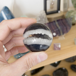 Sphère en Agate Noire ou Onyx Cristallisée