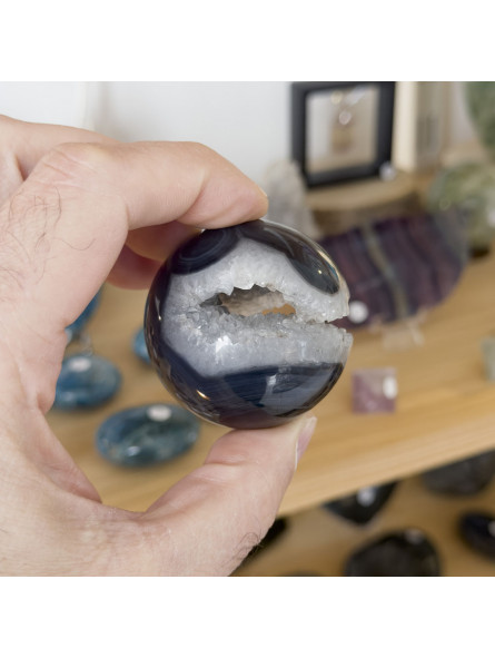 Sphère en Agate Noire ou Onyx Cristallisée