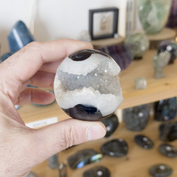 Sphère en Onyx ou Agate Noire Cristallisée