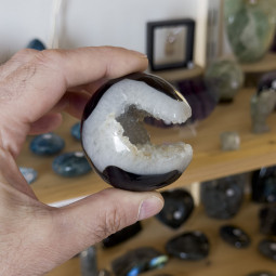 Sphère en Onyx ou Agate Noire Cristallisée