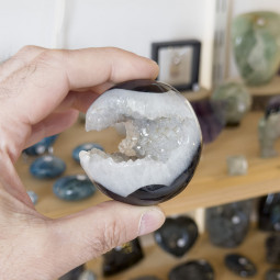 Sphère en Onyx ou Agate Noire Cristallisée