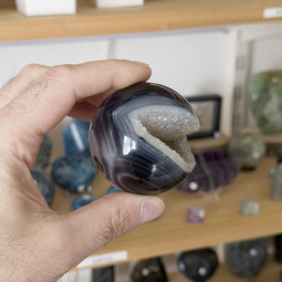 Sphère en Onyx ou Agate Noire Cristallisée - 227 grammes