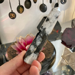 Obélisque en Pierre de Lune - 45/50 Grammes