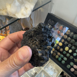Macle de Tourmaline Noire - Schorl Brut - 240 Grammes