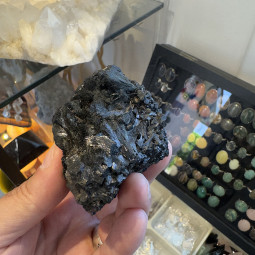 Macle de Tourmaline Noire - Schorl Brut - 240 Grammes