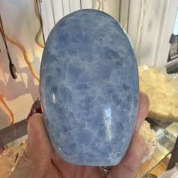 Forme libre en Calcite Bleue - 570 Grammes