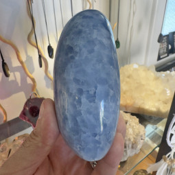 Forme libre en Calcite Bleue - 570 Grammes
