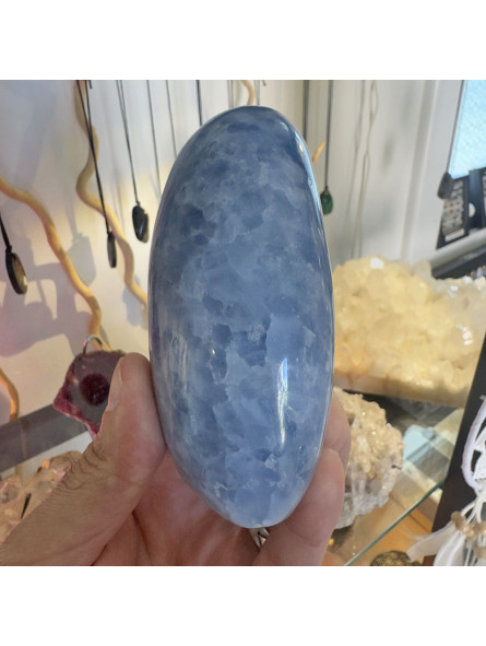 Forme libre en Calcite Bleue - 570 Grammes
