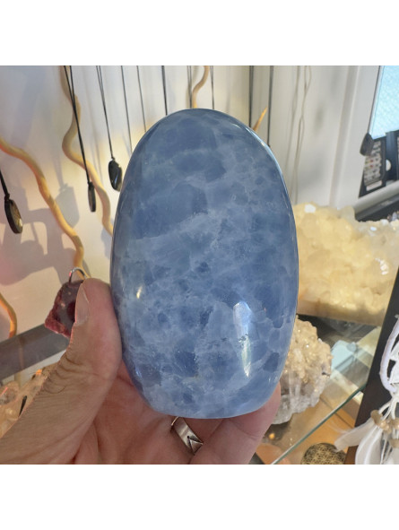 Forme libre en Calcite Bleue - 570 Grammes
