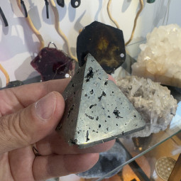 Pyramide en Pyrite - 180 Grammes