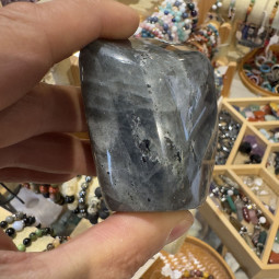 Forme libre en Labradorite - 323 Grammes