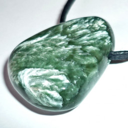 Pendentif Percé en Séraphinite